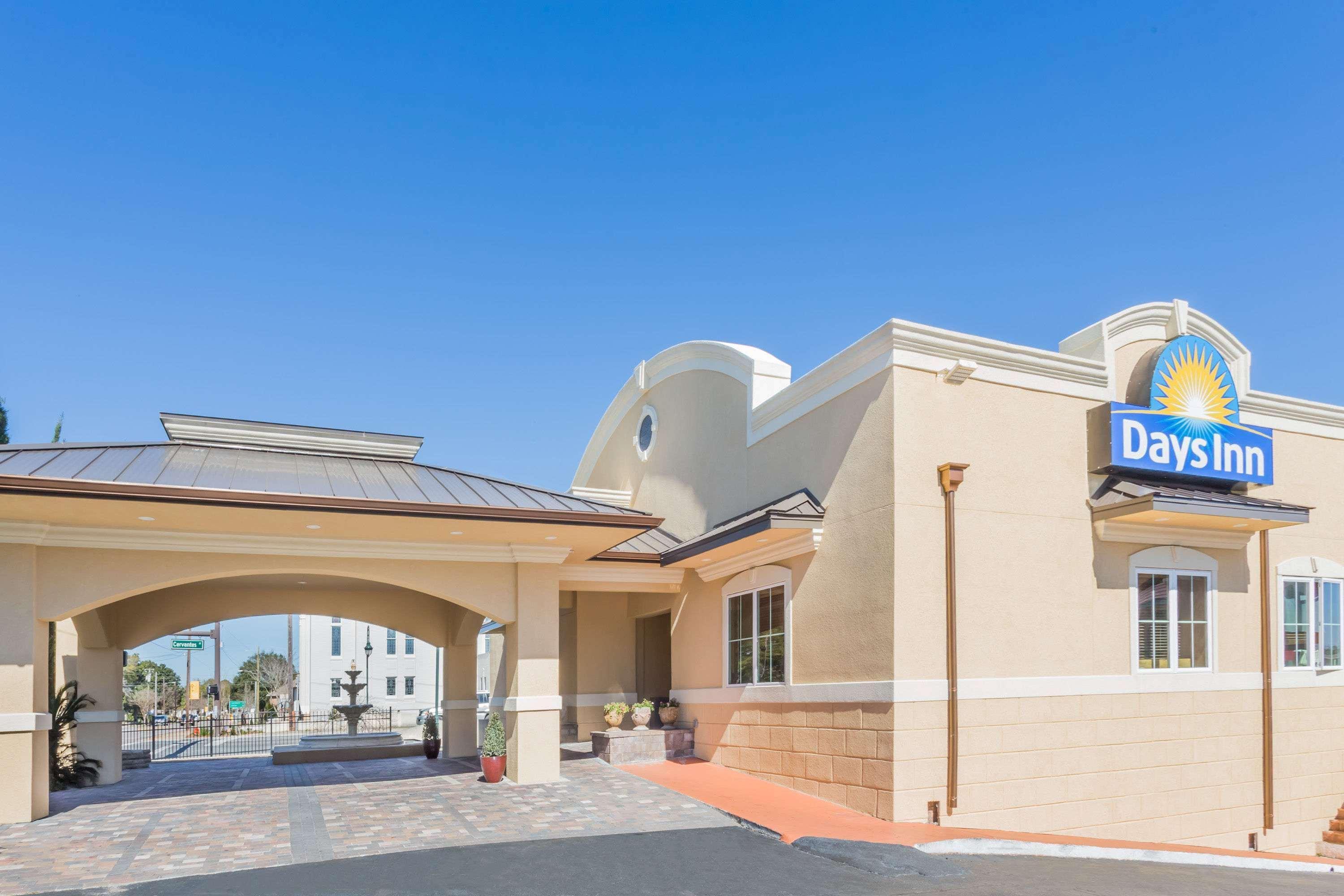 Days Inn By Wyndham Pensacola - Historic Downtown Exterior photo